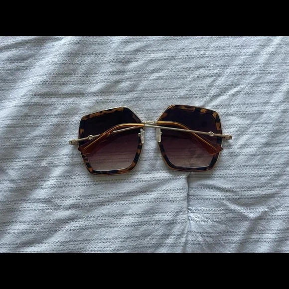 Oversized sunglasses - Picture 3 of 3